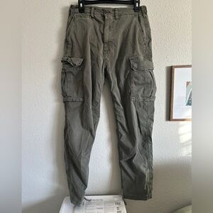 American Eagle Outfitters Men's Cargo Pants in Olive